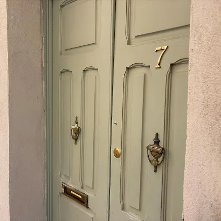 Historic Maisonette With Private Entrance *